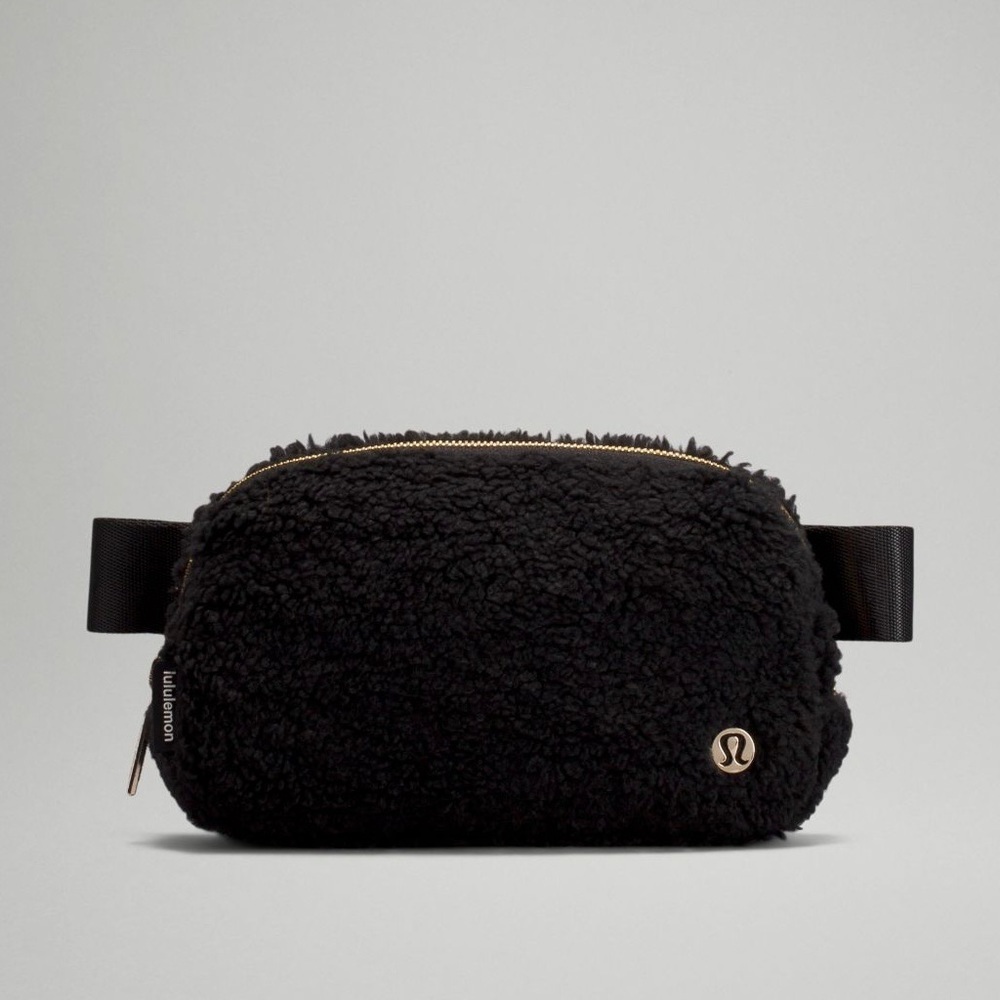 Lululemon - Wear Everywhere Fleece Black Belt Bag